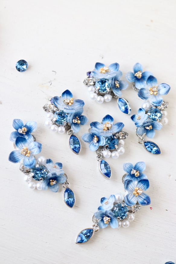 青い紫陽花ときらめくbijouのイヤーカフ（両耳）花、ギフト 11枚目の画像
