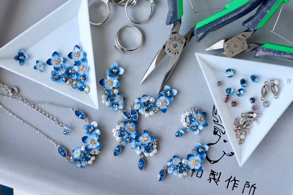 青い紫陽花ときらめくbijouのイヤーカフ（両耳）花、ギフト 14枚目の画像
