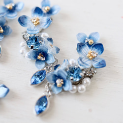 青い紫陽花ときらめくbijouのイヤーカフ（両耳）花、ギフト 15枚目の画像