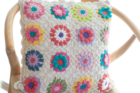 かぎ針編み お花 モチーフクッションカバー ポップコーン（コットン）/鍵編み/かぎ針編み 2枚目の画像