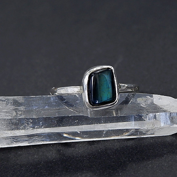～鮮やかなブルーグリーン～　スペクトロライトのリング　　11.5号　天然石アクセサリー　指輪　一点物 2枚目の画像