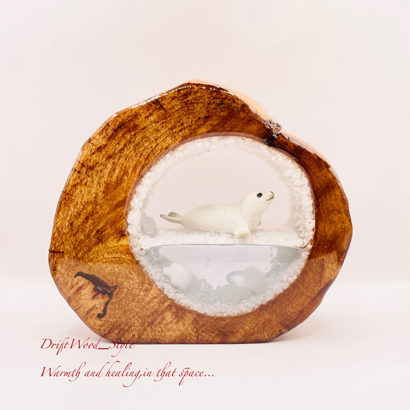 一つ限りの流木アート 流氷のゴマフアザラシ ジオラマ 流木 フィギュア インテリア レジン 置物 動物 アザラシ N5 1枚目の画像