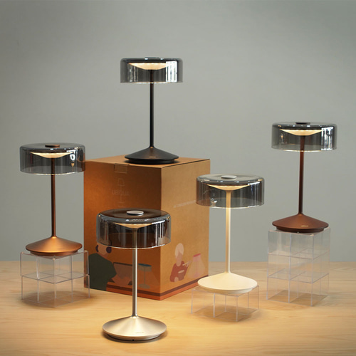 UBIQUA イタリアブランド】LED 2.2W/クリスタル光学 USB充電式デスク