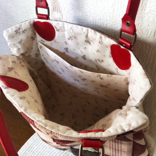 先染めの生地でパッチワークキルトしたひょうたん型のバッグ トート