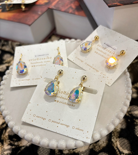 再販》しずく型クリスタルドロップイヤリング（Gフレーム×クリスタル  