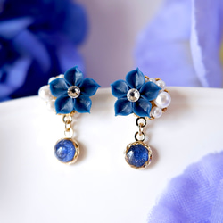 可愛い☆ブルー☆イヤリング 特集掲載！ネイビーブルーの小さな星空花イヤリング、ピアス(受注制作