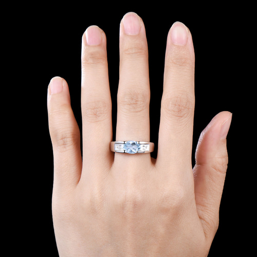 ユニークな 3 月の誕生石天然アクアマリン婚約指輪モアッサナイト