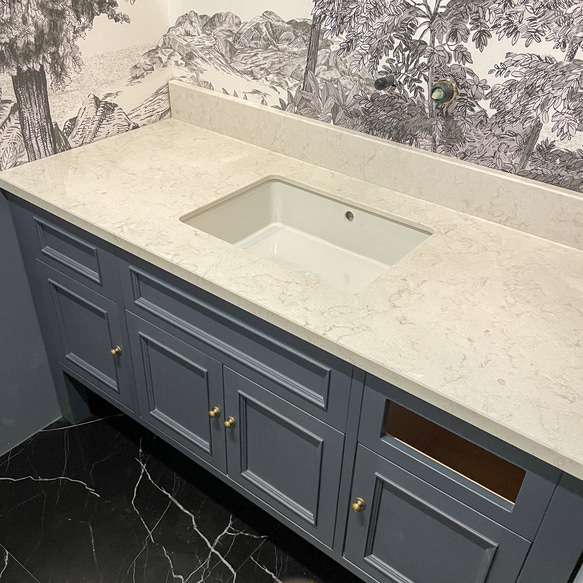 店舗向けおしゃれな洗面化粧台 輸入住宅向けかわいい洗面台 オーダーメイド家具 人工大理石フィオレストーン KOHLER 