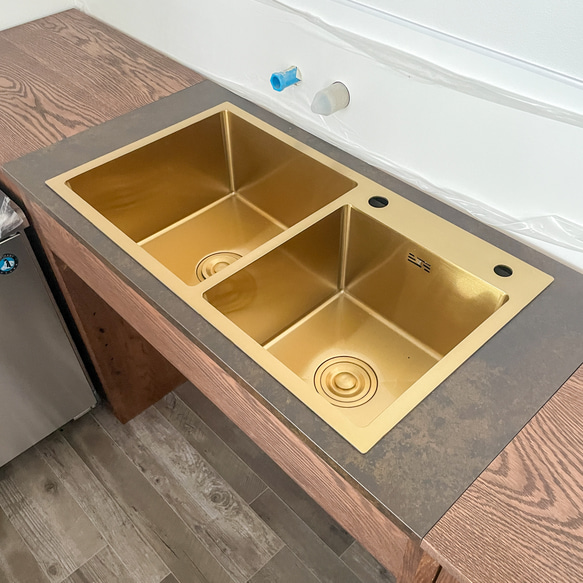 店舗向けおしゃれな洗面化粧台 輸入住宅向けかわいい洗面台 オーダーメイド家具 人工大理石フィオレストーン KOHLER 