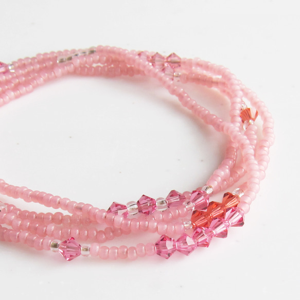 ピンク KABURU 留め具のない かぶるタイプのガラスビーズネックレス 2枚目の画像