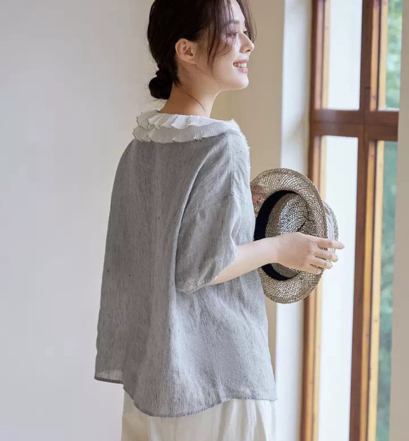 シックかわいいフリルカラー　大人のリネンブラウス　ゆったりシルエット【春秋夏】グレー 3枚目の画像