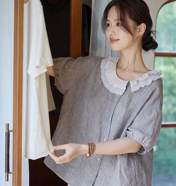 シックかわいいフリルカラー　大人のリネンブラウス　ゆったりシルエット【春秋夏】グレー 2枚目の画像