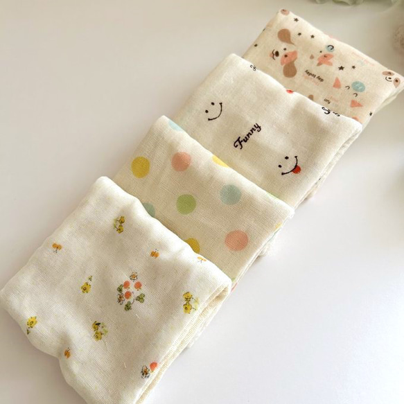the first present to baby*ベビーちゃんのお口拭き8重ガーゼハンカチ