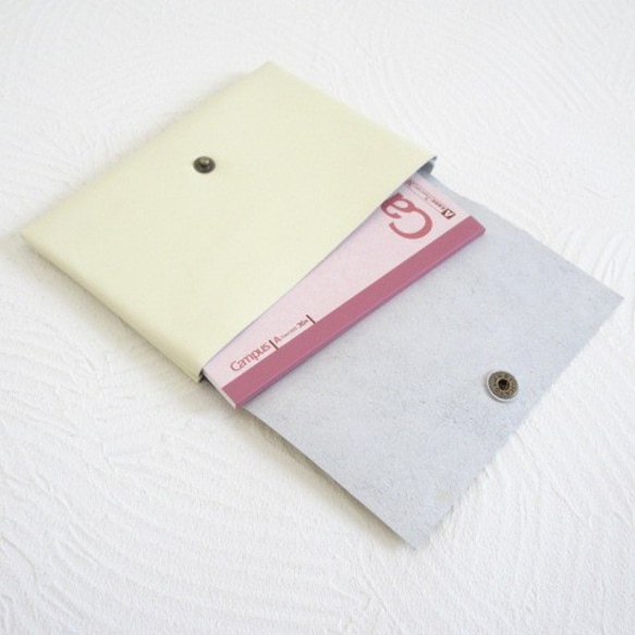 B7対応パスポートケース《ゴートスキン》クリーム・カードポケット付き・0161 4枚目の画像