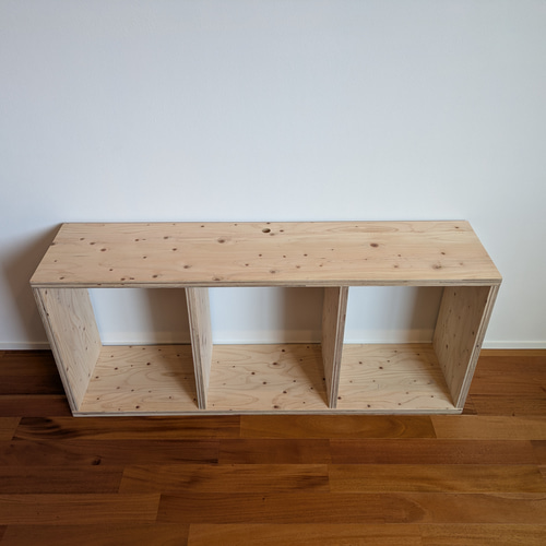 針葉樹合板で出来た本棚【北海道札幌市の方は配送無料】 針葉樹合板で出来た本棚【北海道札幌市の方は配送無料】 針葉樹合板