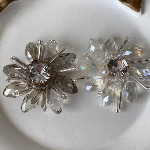 新入荷！『キラキラ涼しげの花型がお洒落！花のビーズ ビジュー