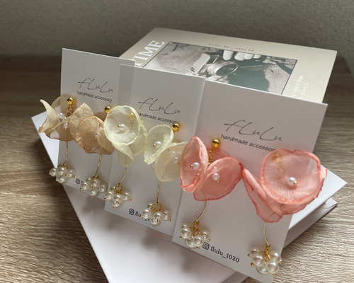 VINTAGE FLOWER☆メタリックシルバーイヤリング
