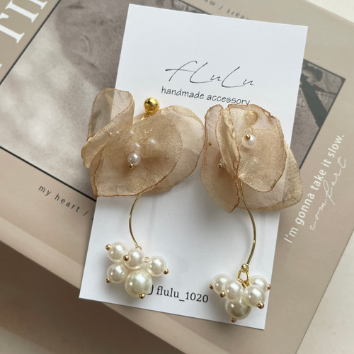 No.435 ハンドメイド　シフォン　フラワー　パールピアス　イヤリング No.435 ハンドメイド シフォン フラワー パールピアス イヤリング