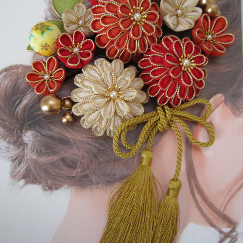 受注制作】 成人式 髪飾り つまみ細工 ちりめん 赤 生成 オレンジ 卒業