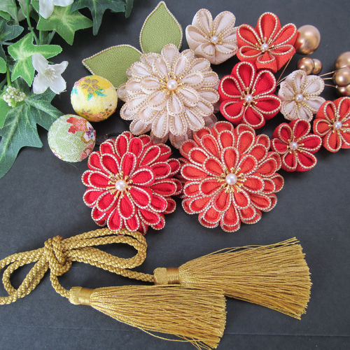 受注制作】 成人式 髪飾り つまみ細工 ちりめん 赤 生成 オレンジ 卒業