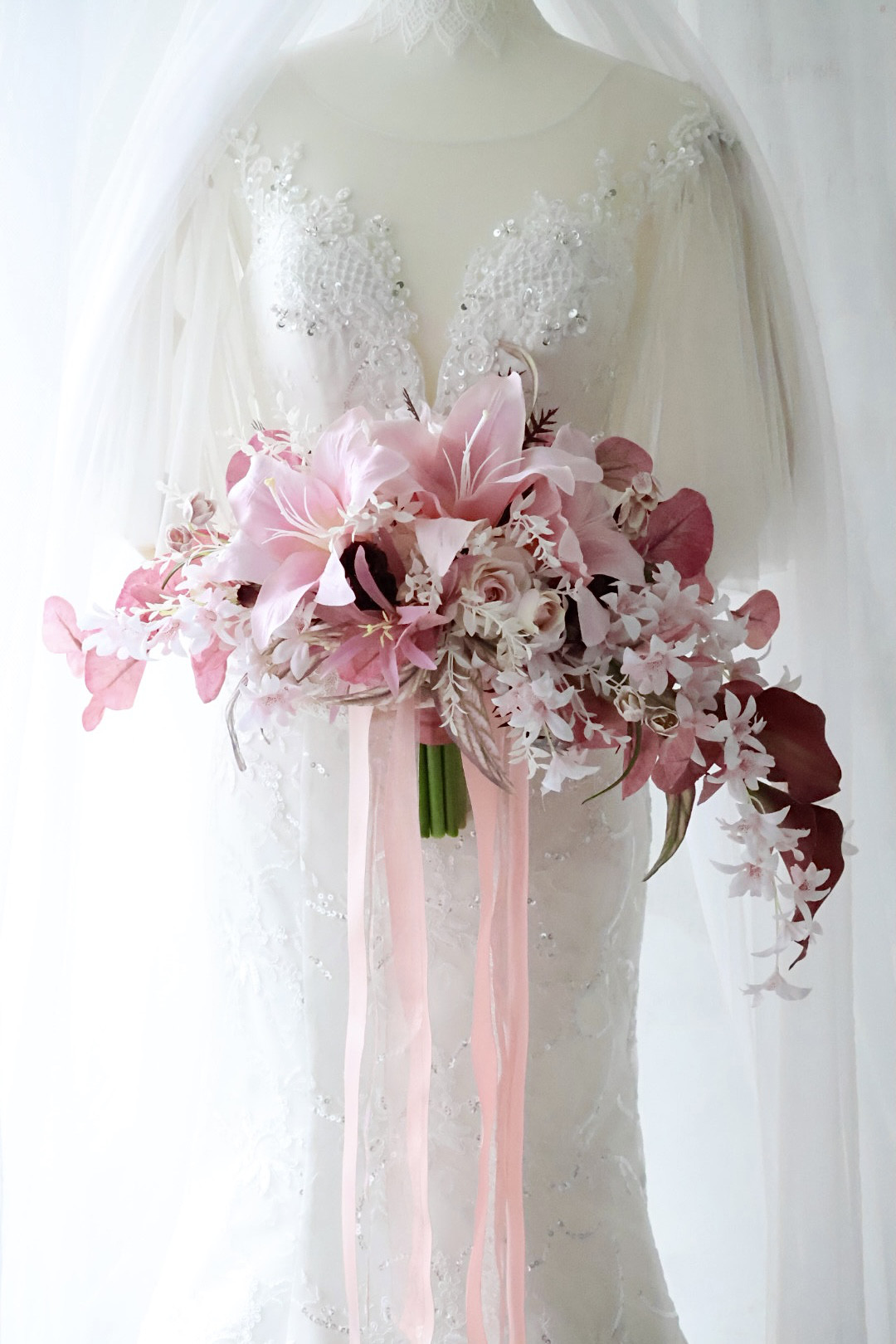 綺麗でレアなデザイン ピンクブーケ  造花ウェディングブーケ クレッセント