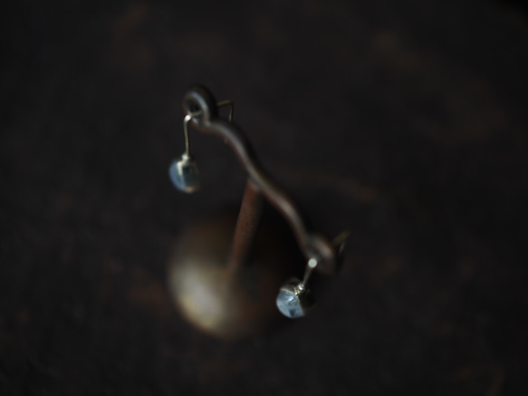 white  labradorite silver pierce (kokuu) 11枚目の画像