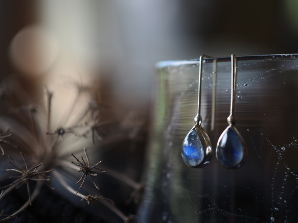 white  labradorite silver pierce (kokuu) 7枚目の画像