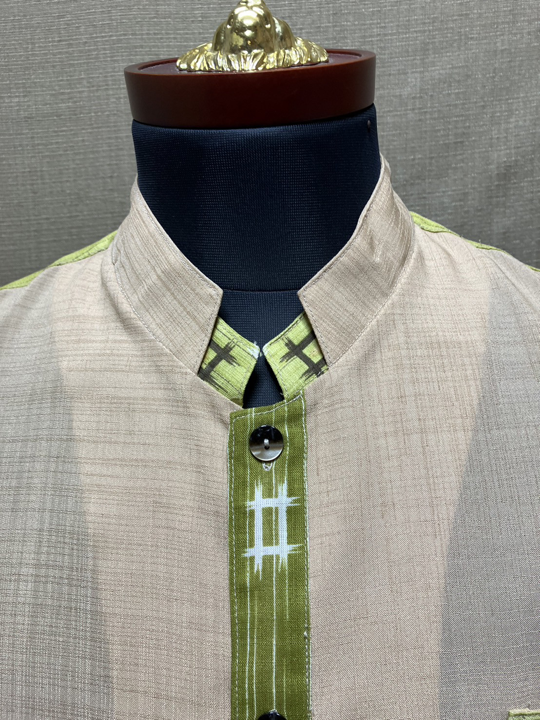 かりゆしウェア　メンズ  絣柄ベージュ　４ L（沖縄、琉球、紅型柄、アロハ）No.１１５