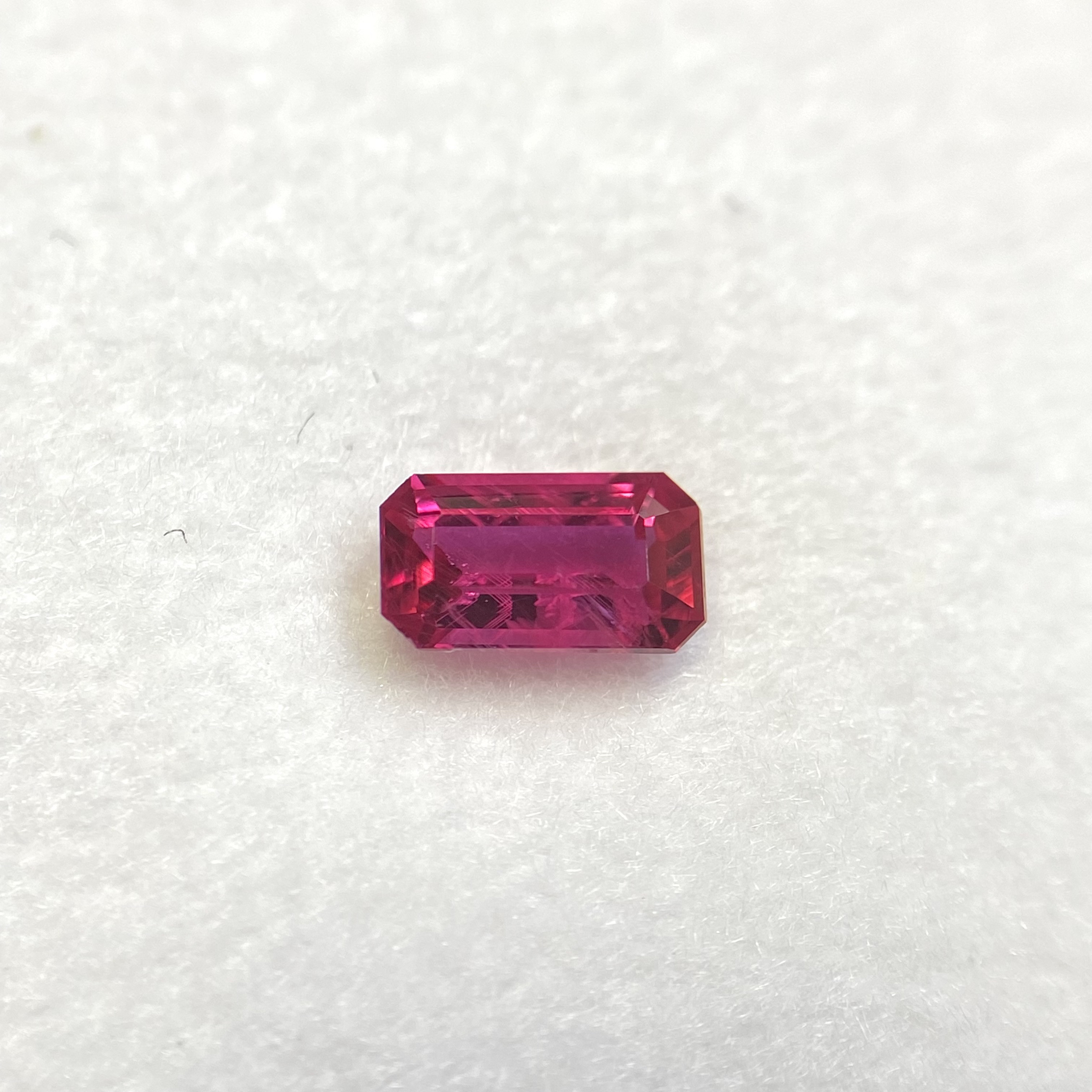 グランディディエライト1.80ct。レアストーンです。 遠い