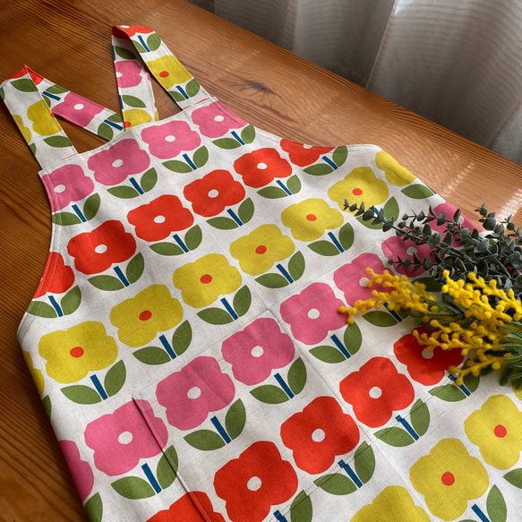 昭和レトロ風柄エプロン/花柄/カラフル/かわいい/ぽっちゃり