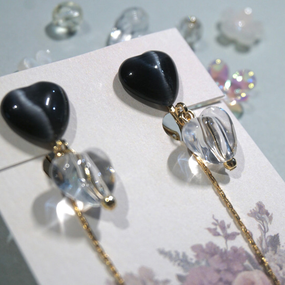 “TWO HEARTS”-ハートのガラスカボションが可愛いイヤリング- 1枚目の画像