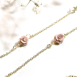 くすみピンクのミニ薔薇が咲くマスクチェーン&メガネチェーン˚✧₊⁎⁎⁺˳✧༚ 4枚目の画像