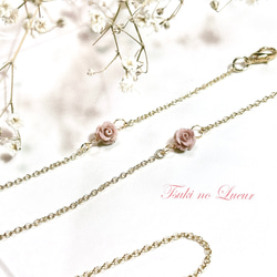 くすみピンクのミニ薔薇が咲くマスクチェーン&メガネチェーン˚✧₊⁎⁎⁺˳✧༚ 1枚目の画像
