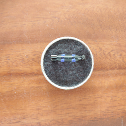 刺繍ブローチ「オダマキ」くるみボタン 6枚目の画像