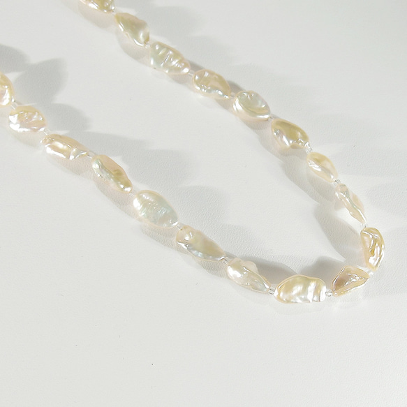 本真珠（バロック、淡水パール）のネックレス（マグネット、ナチュラルカラー） 5枚目の画像