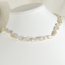 本真珠（バロック、淡水パール）のネックレス（マグネット、ナチュラルカラー） 6枚目の画像