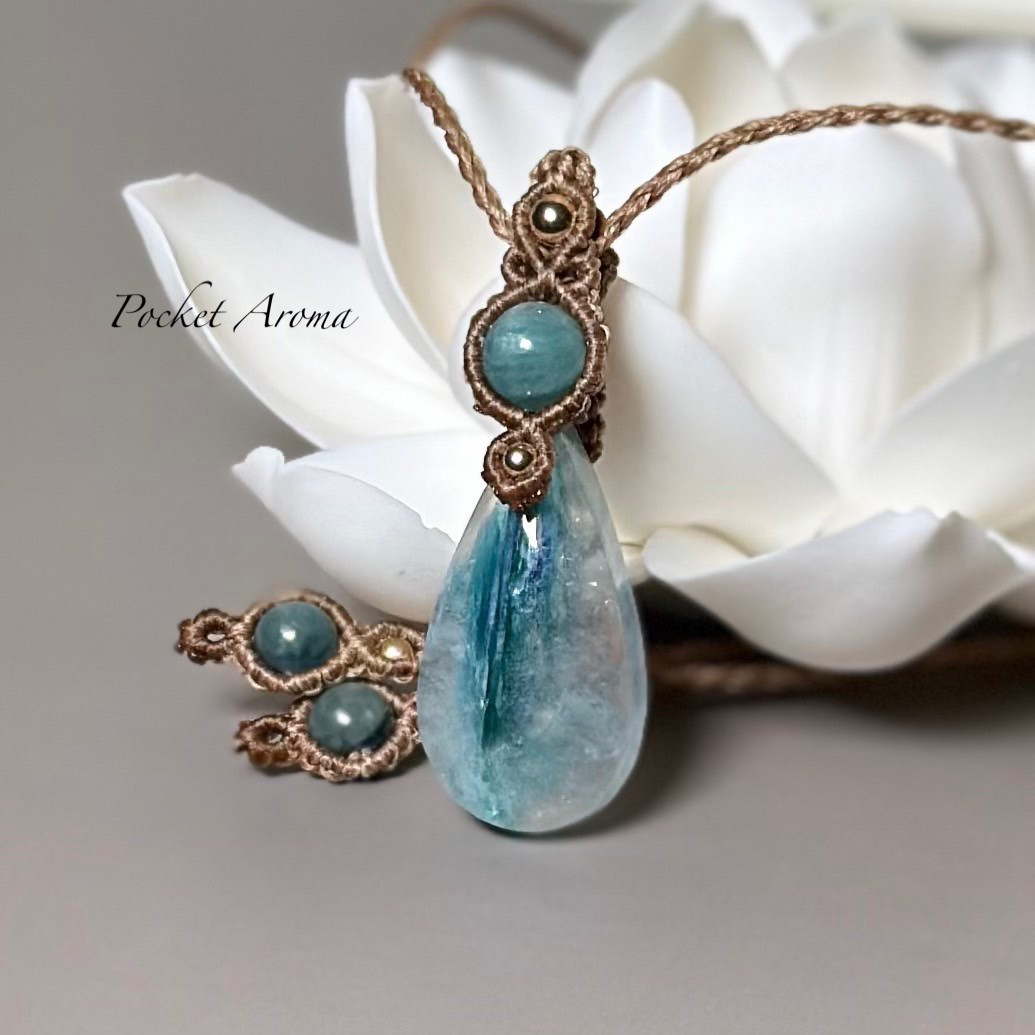 楚流』高品質フックサイトシリカとグリーンカイヤナイトのマクラメ