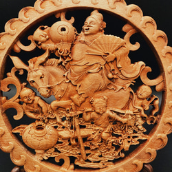 金魚戯水 26.5cm（金魚・蓮・水草) 参次元彫刻『雅』 透かし彫 楠彫刻