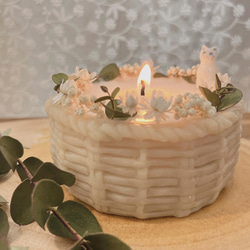 花咲くbasket candle  〈White flower〉アロマキャンドル　キャンドル　ギフト　母の日　猫　うさぎ 2枚目の画像
