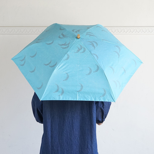 ＜韓国＞FlowerClassic Umbrella ウッドハンドル 折り畳み傘 3色 和柄テキスタイル 三つ折り畳み傘‐硝子菊／韓紅｜おしゃれな和柄