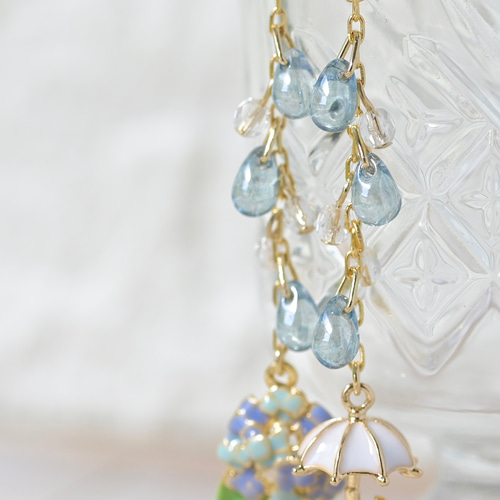 梅雨】雨降る 紫陽花 傘 のピアス/イヤリング ピアス（フック 