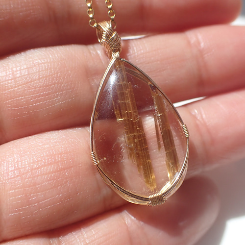 タイチンルチルペンダントトップ 金針水晶 ゴールド ゴールドルチル 金運 仕事運 金紅石入り水晶 集中力