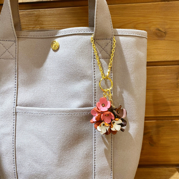 【サンプルセール商品】3種のお花の2wayバッグチャーム(花色ピンク•ホワイト•パープル）　 4枚目の画像