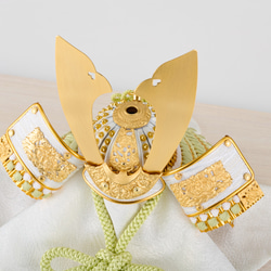「HARUKAZE」シリーズ　兜飾り　正絹萌黄糸縅　金小札 3枚目の画像