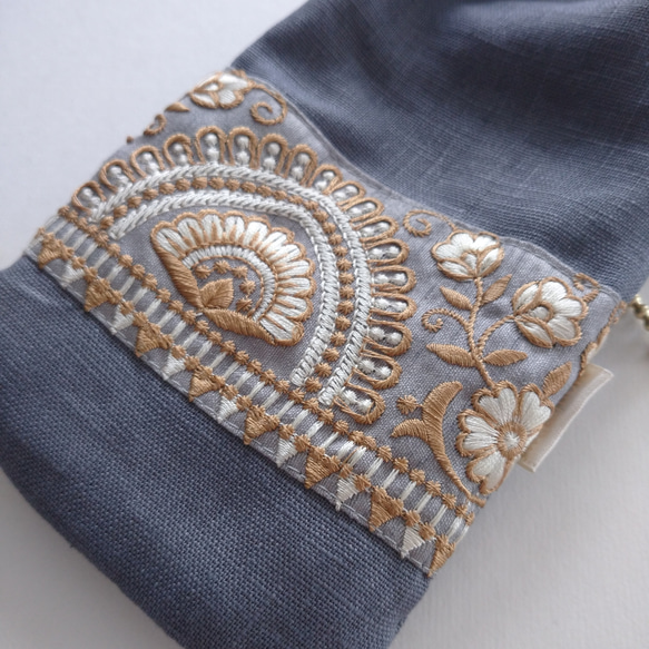 ❲大❳インド刺繍リボンの巾着スマホショルダー【gray×gold】 5枚目の画像