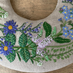 春の小花の刺繍リース　サークル壁掛け　タペストリー 5枚目の画像