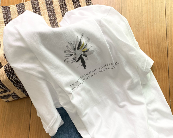 ▪︎ Tシャツ ▪︎ 白　花　花柄　ロゴT  ユニセックス　ビッグTシャツ　男　女　シンプル　カジュアル　 8枚目の画像