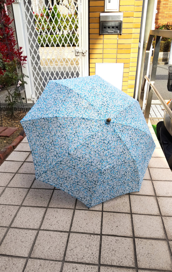リバティプリント（タナローン）で作った折り畳み日傘 2枚目の画像