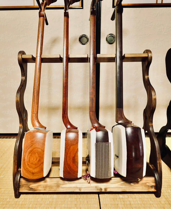 【限定１台】手作り木工　木製三味線スタンド （オイル仕上げ） ４丁掛け　ウッドレジン　エポキシ 3枚目の画像