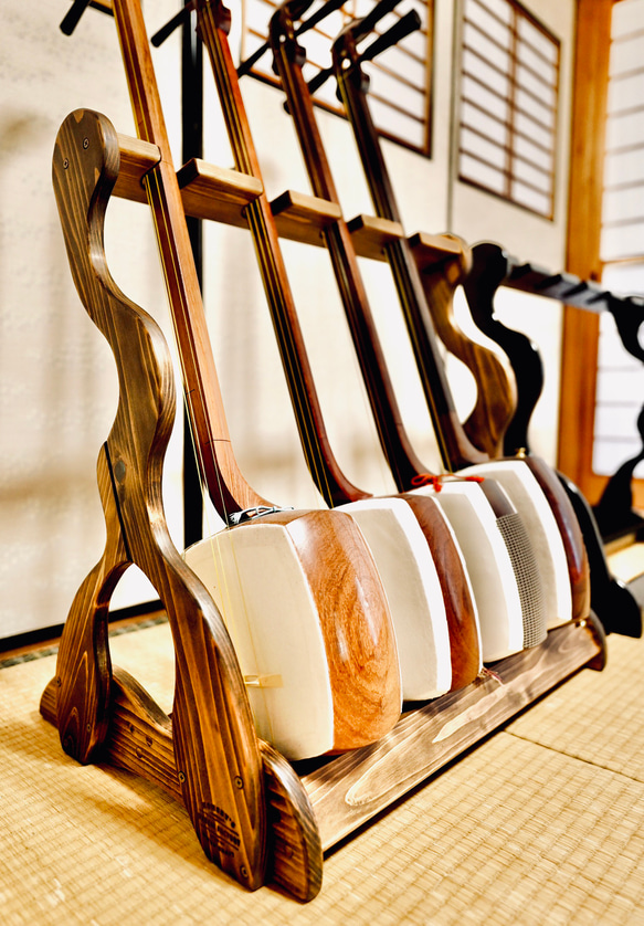 【限定１台】手作り木工　木製三味線スタンド （オイル仕上げ） ４丁掛け　ウッドレジン　エポキシ 1枚目の画像